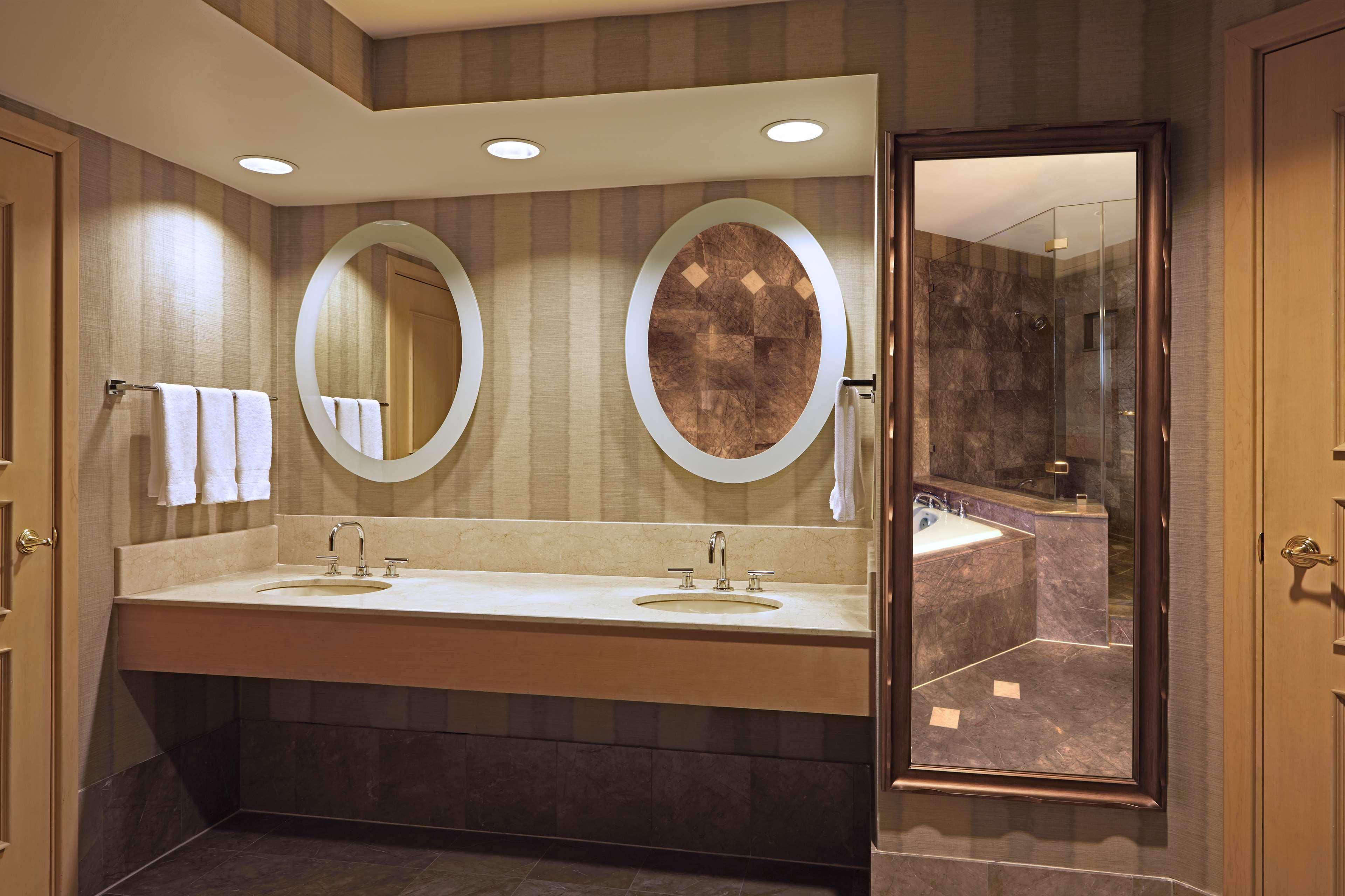 Hilton Westchase 4*